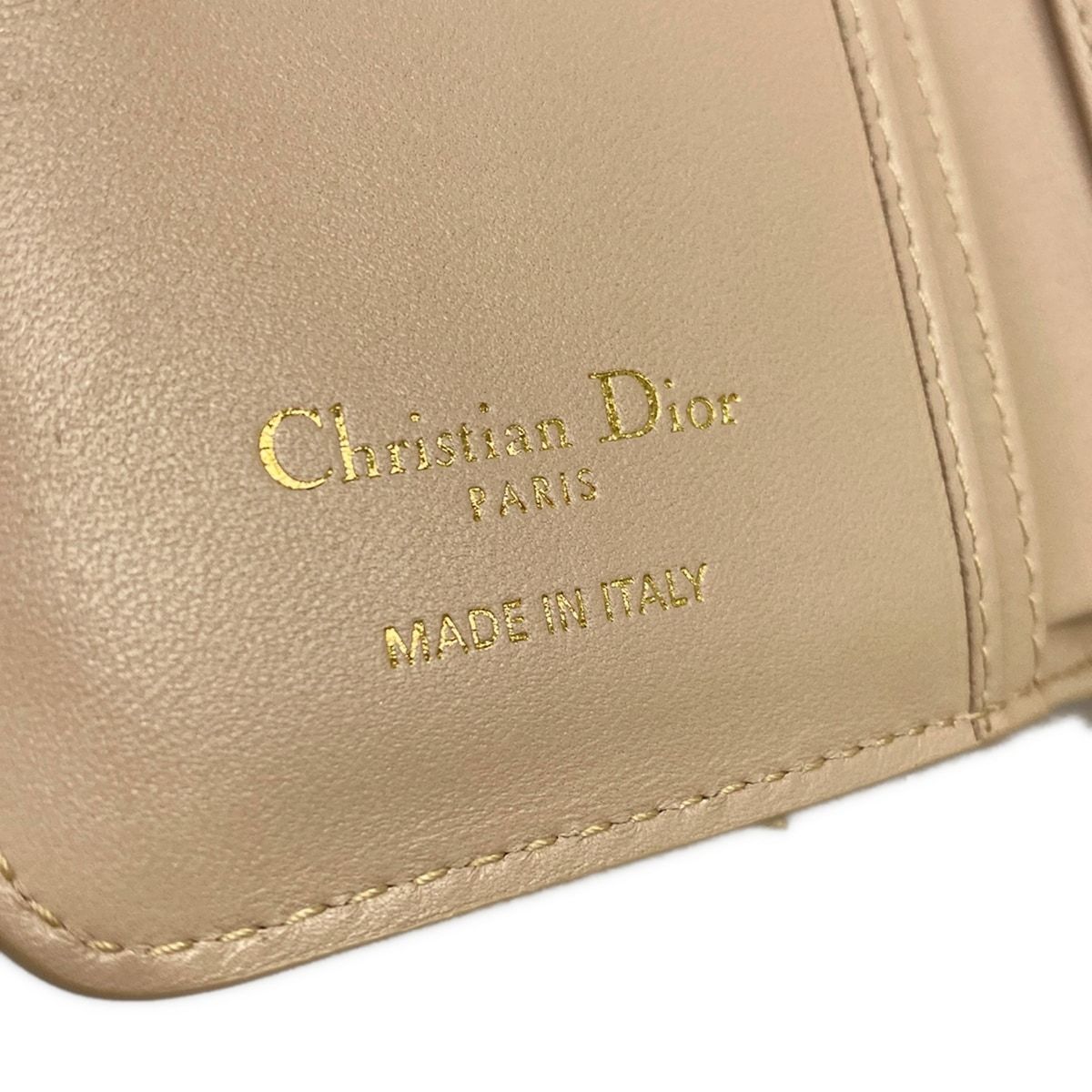 DIOR/ChristianDior(ディオール/クリスチャンディオール) 2つ折り財布 ディオールカロ ベージュ ラウンドファスナー/パール レザー