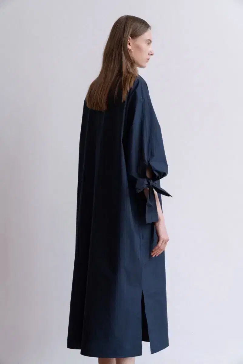エルボーン ELBORN リー シャカシャカ素材 コットン シャツ ロング丈ワンピース ネイビー パフ袖