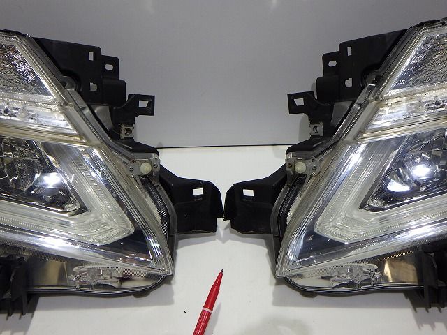 E52 エルグランド　ヘッドライト左右 エルグランド ヘッドライト左右 LED E52 TNE52 後期 100-23674 P0