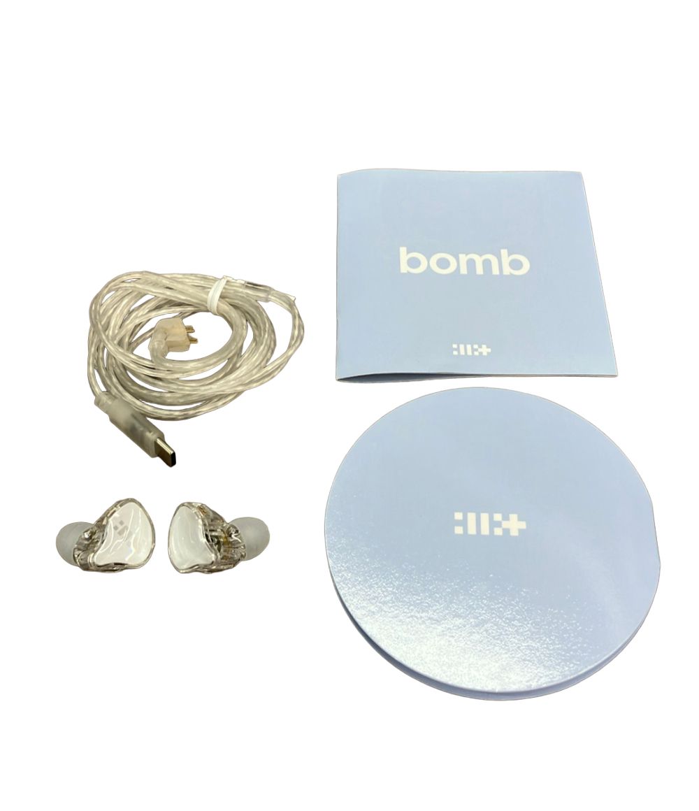 イヤモニ風イヤホン ILLIT 3rdミニアルバム「bomb」（MERCH ver