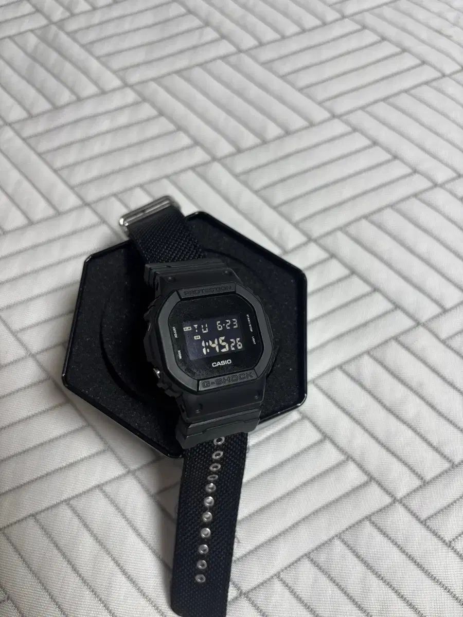 G-SHOCK dw5600 bb1
