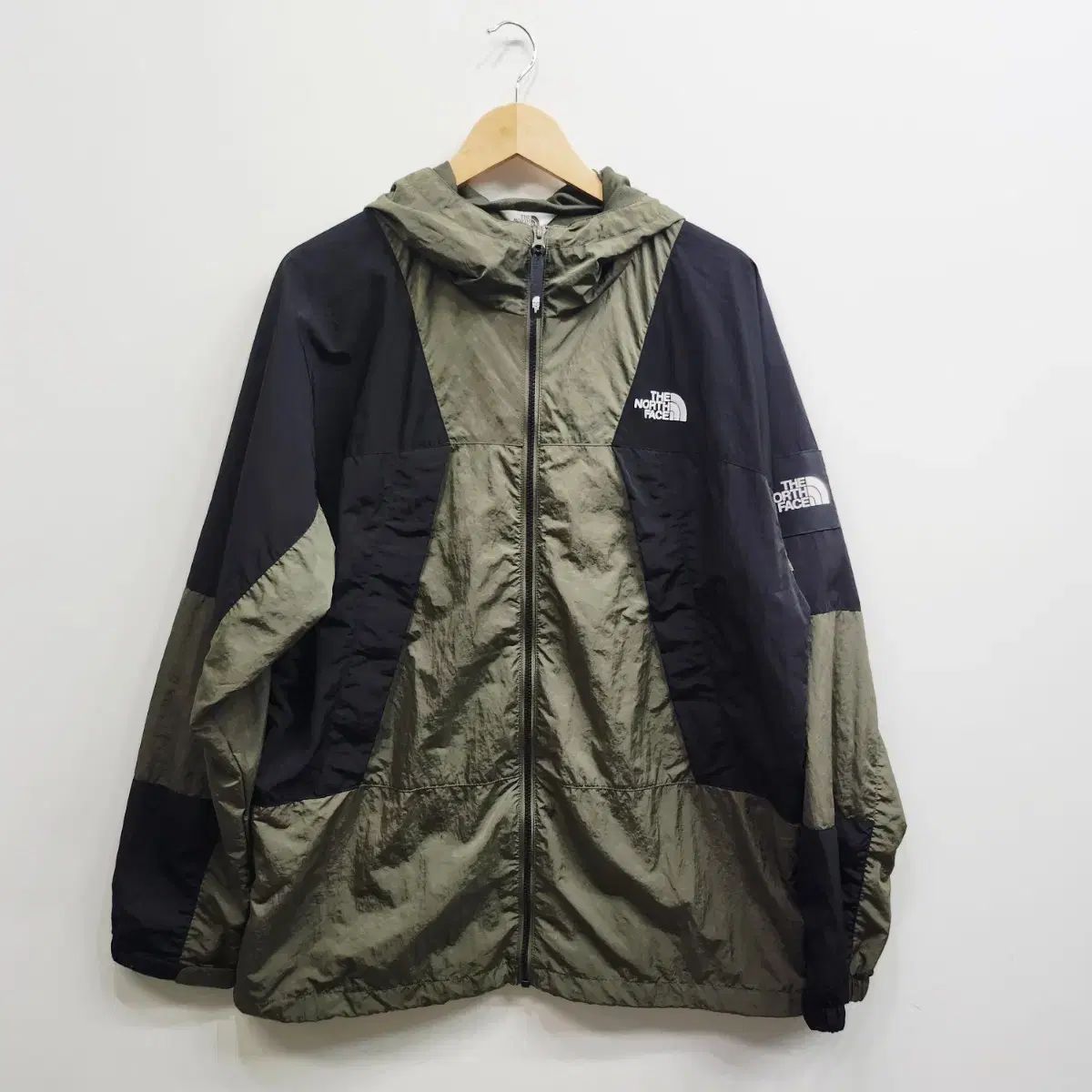 THE NORTH FACE ザノースフェイス 新モデル シャカシャカ素材 ウィンドブレーカー メンズ 105 5回着用 メンズ ウィンドブレーカー