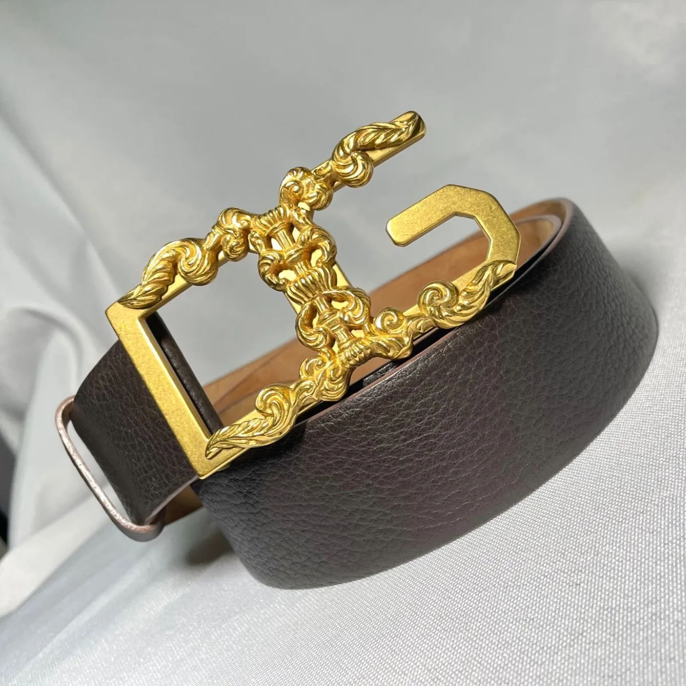 美品 DOLCE&GABBANA ドルチェ&ガッバーナ DG アンティークデザイン