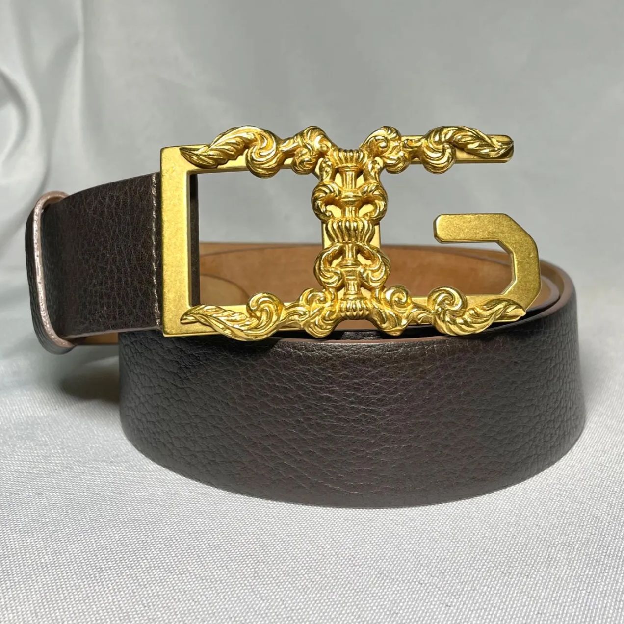 美品 DOLCE&GABBANA ドルチェ&ガッバーナ DG アンティークデザイン