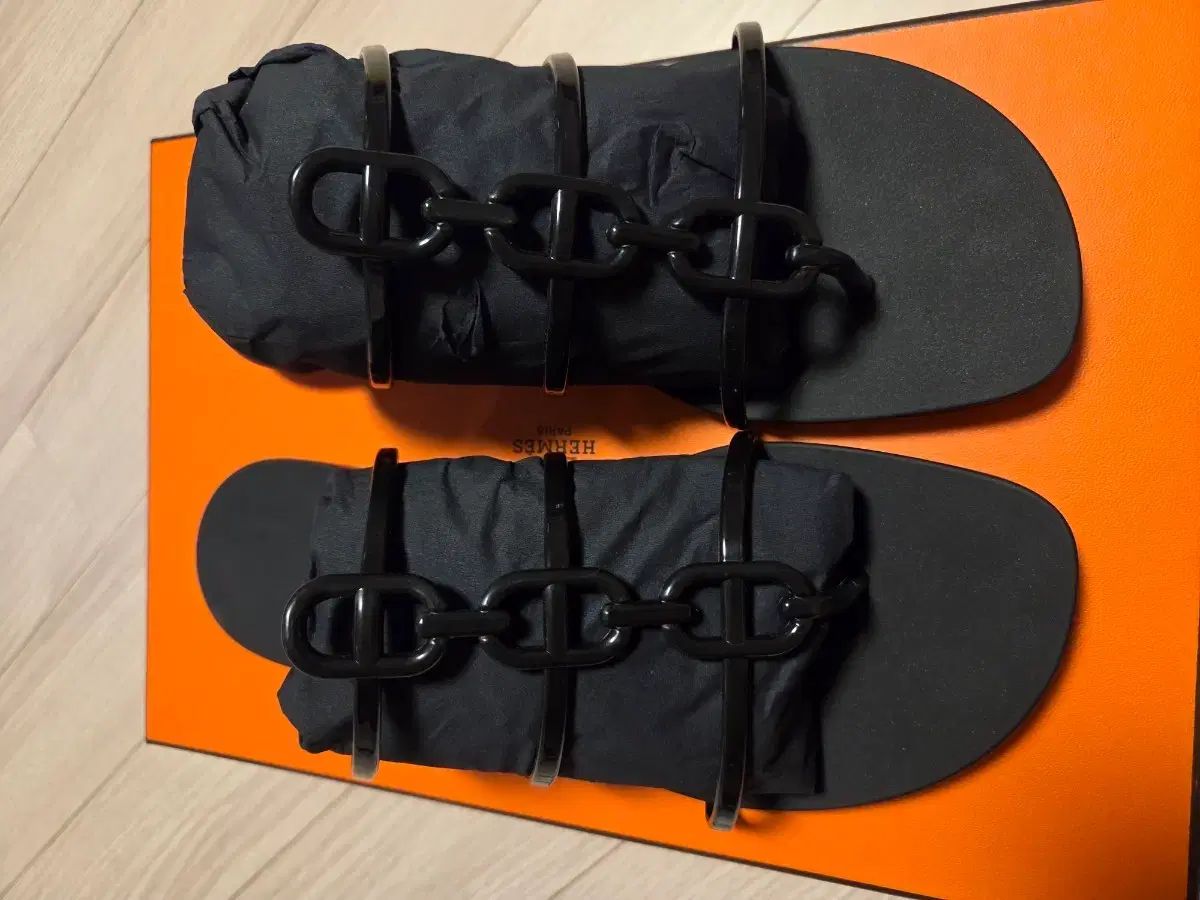 Hermes さくら みこ サンダル ブラック 36