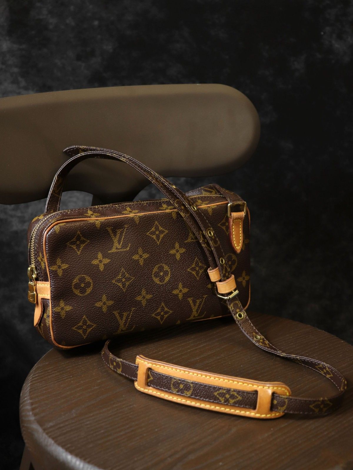 【ベタ無し】LOUIS VUITTON ルイ・ヴィトン M51828 マルリー バンドリエール ショルダーバッグ ブラウン モノグラムキャンバス PVC
