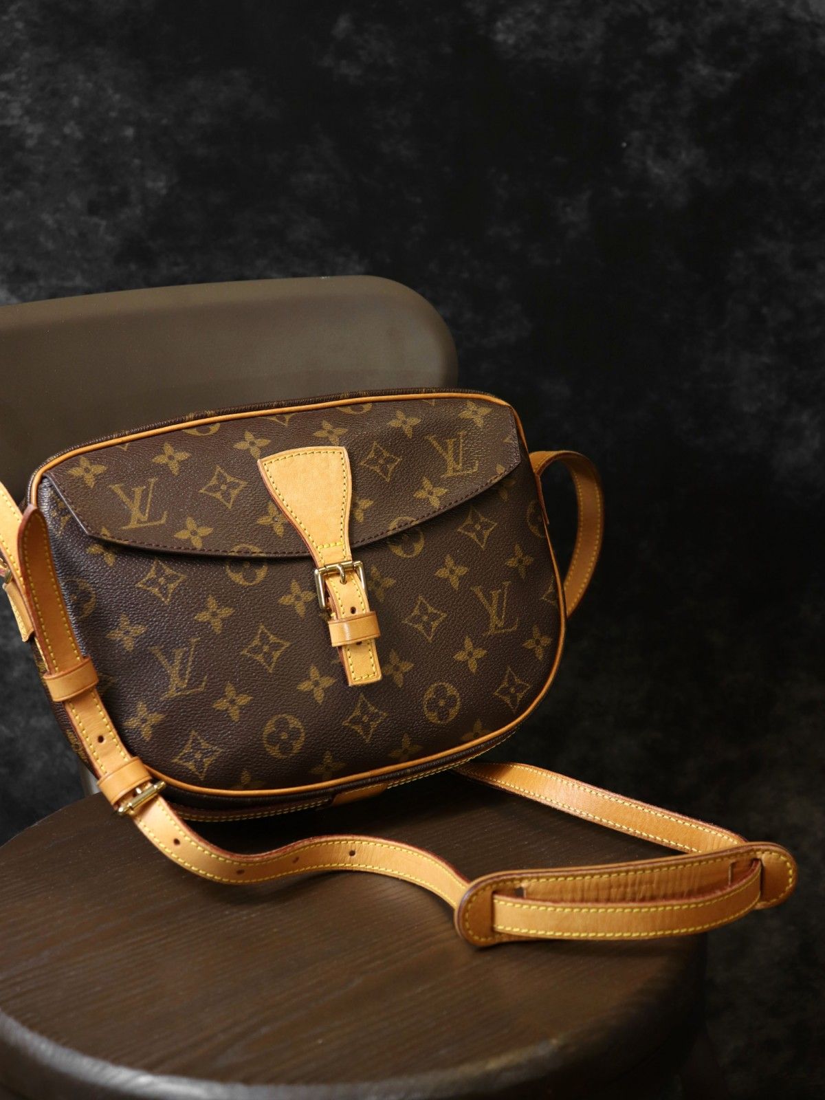 LOUIS VUITTON ルイ・ヴィトン ジュヌフィーユ ショルダーバッグ 斜め掛け ブラウン モノグラムキャンバス PVC M51226 LV L/V ビトン 55,990円