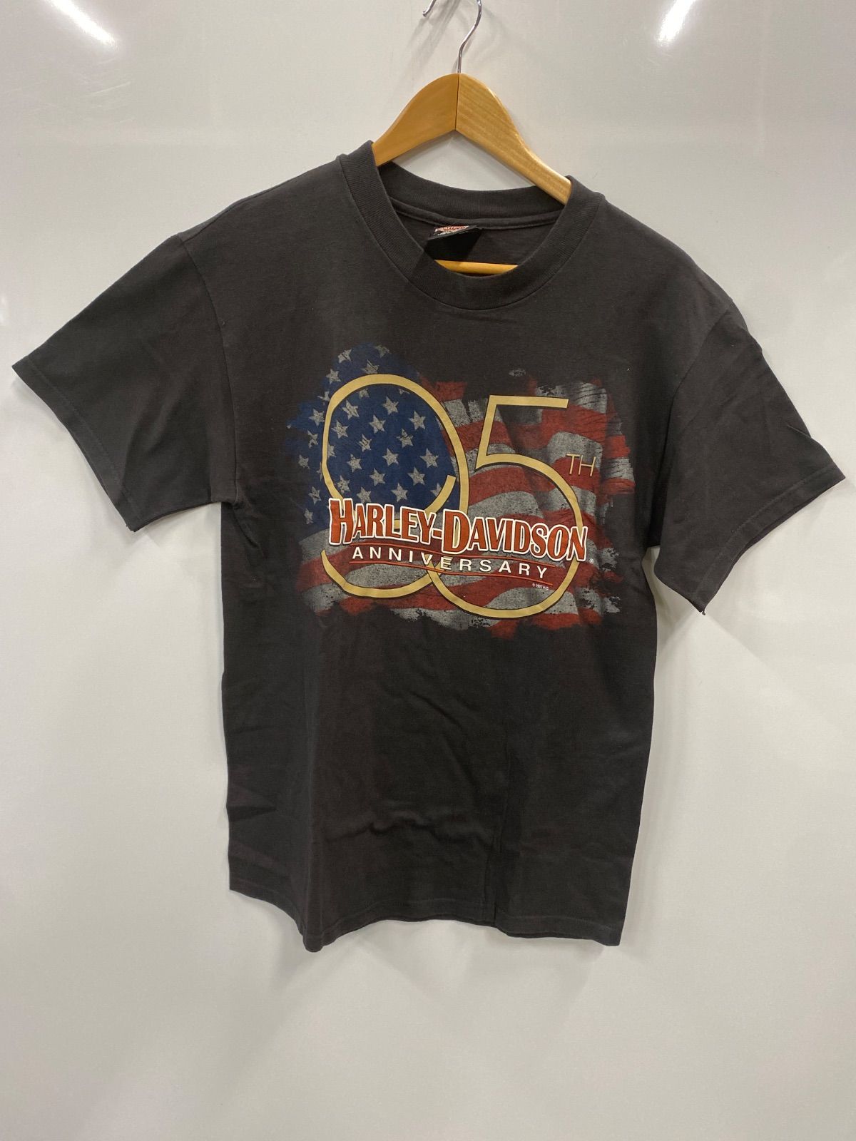 P73⚫︎HARLEYーDAVIDSON⚫︎ハーレーダビソン⚫︎ヴィンテージ⚫︎Tシャツ⚫︎半袖⚫︎ブランドロゴ⚫︎プリント⚫︎生誕95周年記念⚫︎星条旗⚫︎メンズ⚫︎sizeM⚫︎黒⚫︎アメリカ製