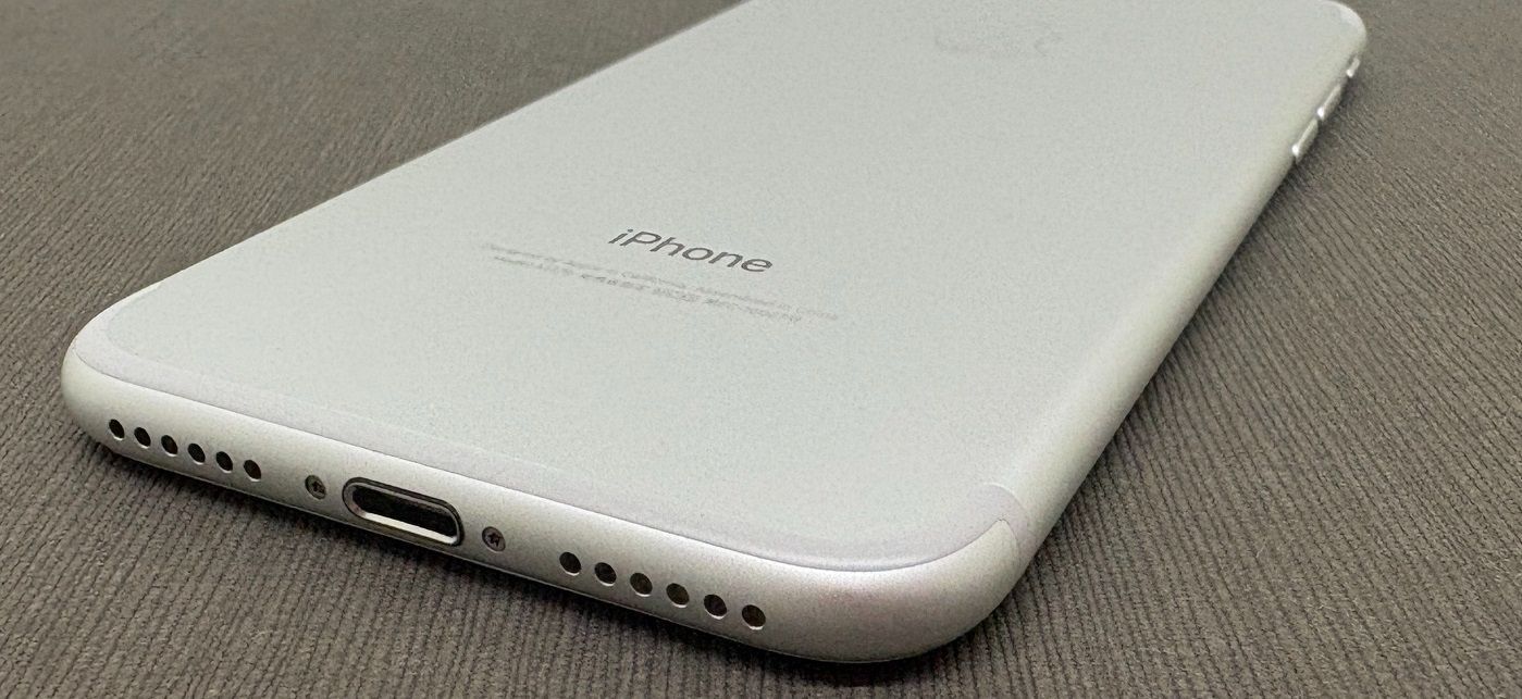 iPhone7 32GB シルバー au Bランク SIMロック解除済 - メルカリ