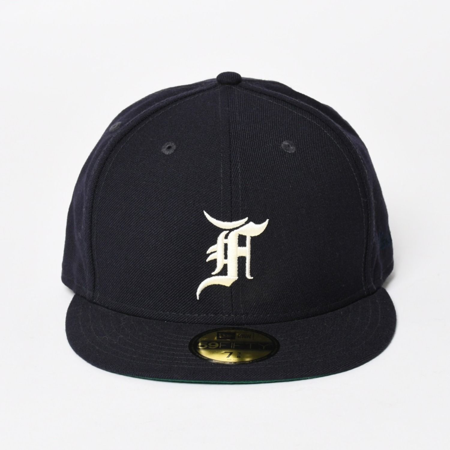 Fear of God Essentials フィアオブゴッド エッセンシャルズ 59FIFTY FEAR OF GOD ESSENTIALS ニューエラ サイズ7 3/8 ネイビー フラットバイザー ジェリーロレンゾ 良品 中古 4a003410