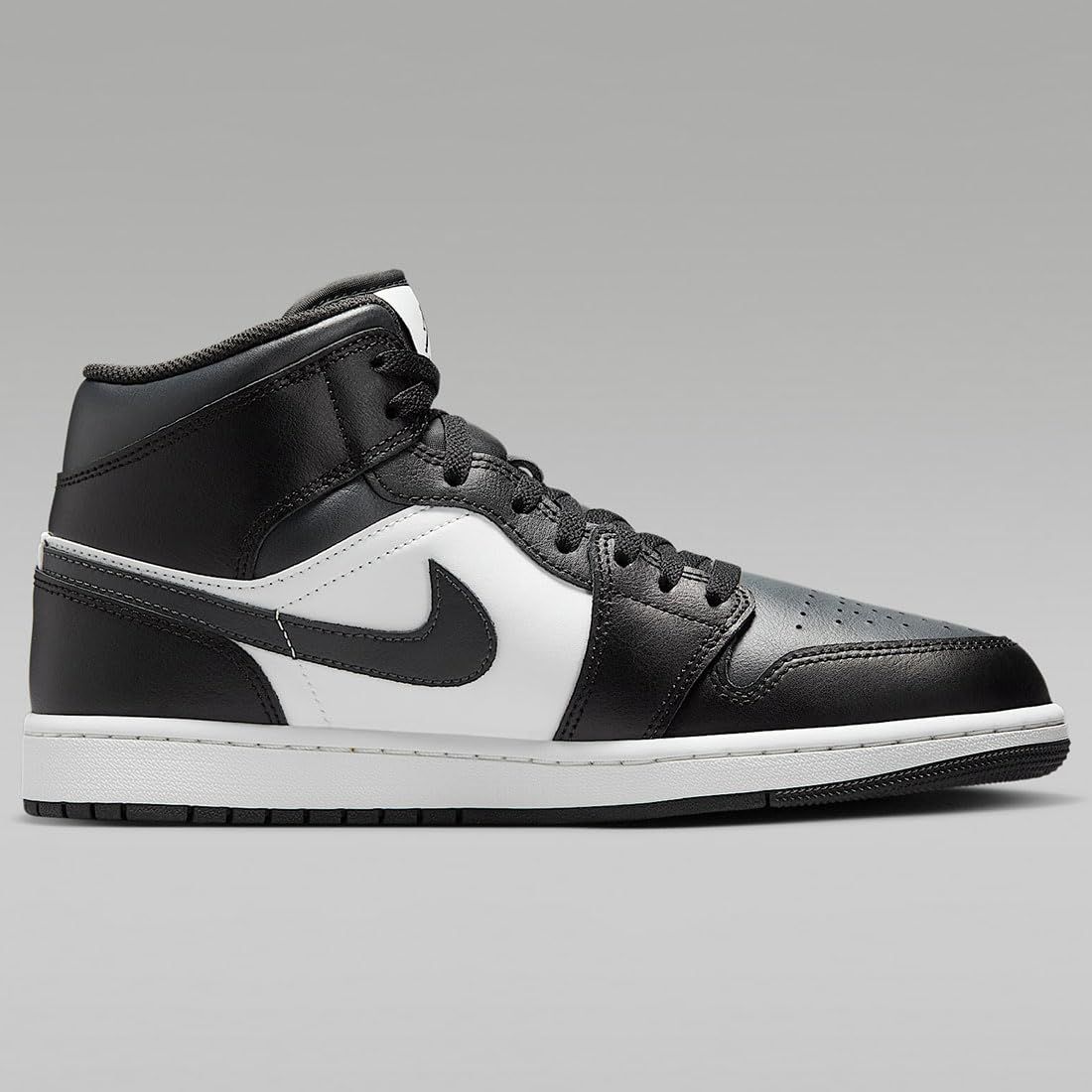 [ナイキ] エア ジョーダン 1 ミッド AIR JORDAN 1 MID ブラック/サミットホワイト/オフノワール DQ8426-010 25.5cm [25.5 cm]