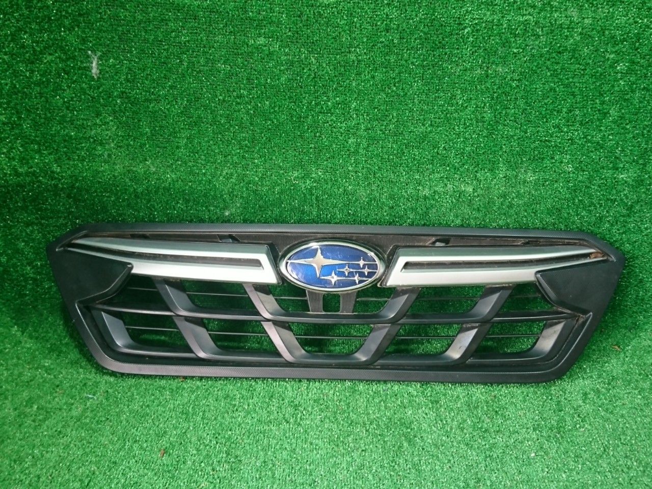 GT3 XV フロントグリル 9122FL240 (81881)