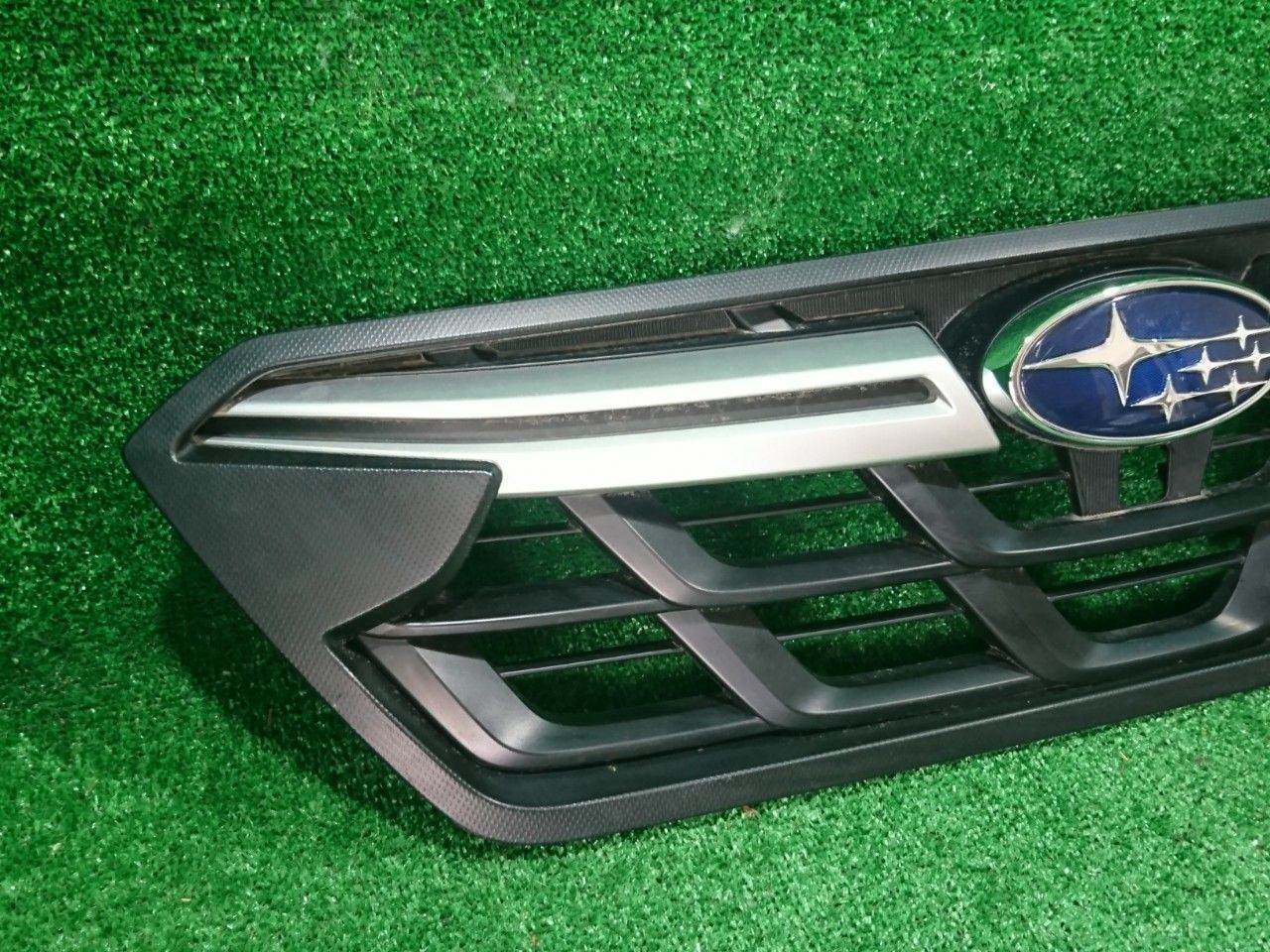 GT3 XV フロントグリル 9122FL240 (81881)