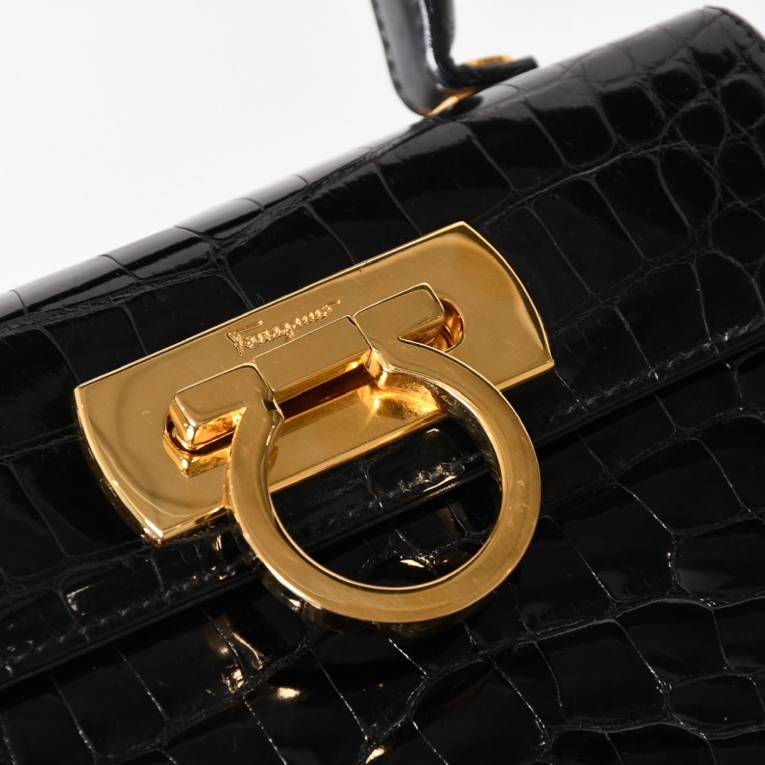Salvatore Ferragamo サルヴァトーレフェラガモ ガンチーニ
