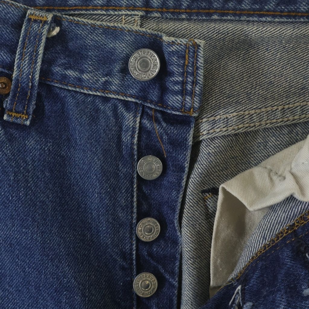 Levi's (リーバイス) VINTAGE 80s ハチマル 赤耳 伸縮率10% 表黒
