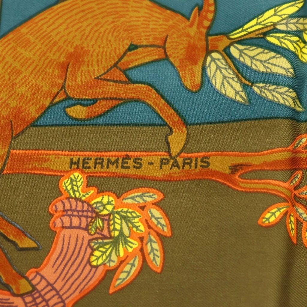 HERMESエルメス　カレ90　アニマルアルファベット　シルクスカーフ　動物柄 HERMES (エルメス) カレ90 ANIMAL ALPHABET アニマルアルファベット