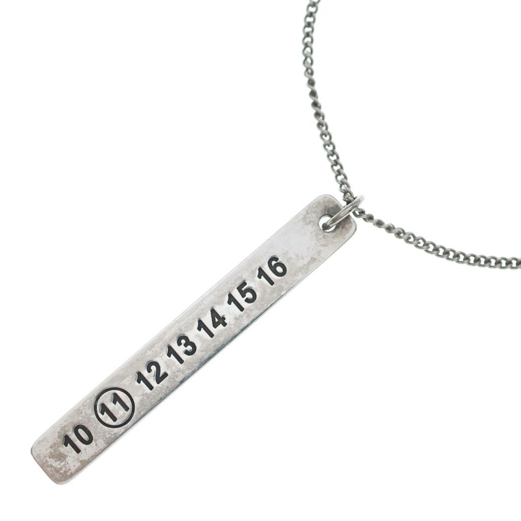 Maison Margiela (メゾンマルジェラ) ロゴ モチーフ ペンダントトップ ネックレス シルバー S30UU0022 S11914 22,137円