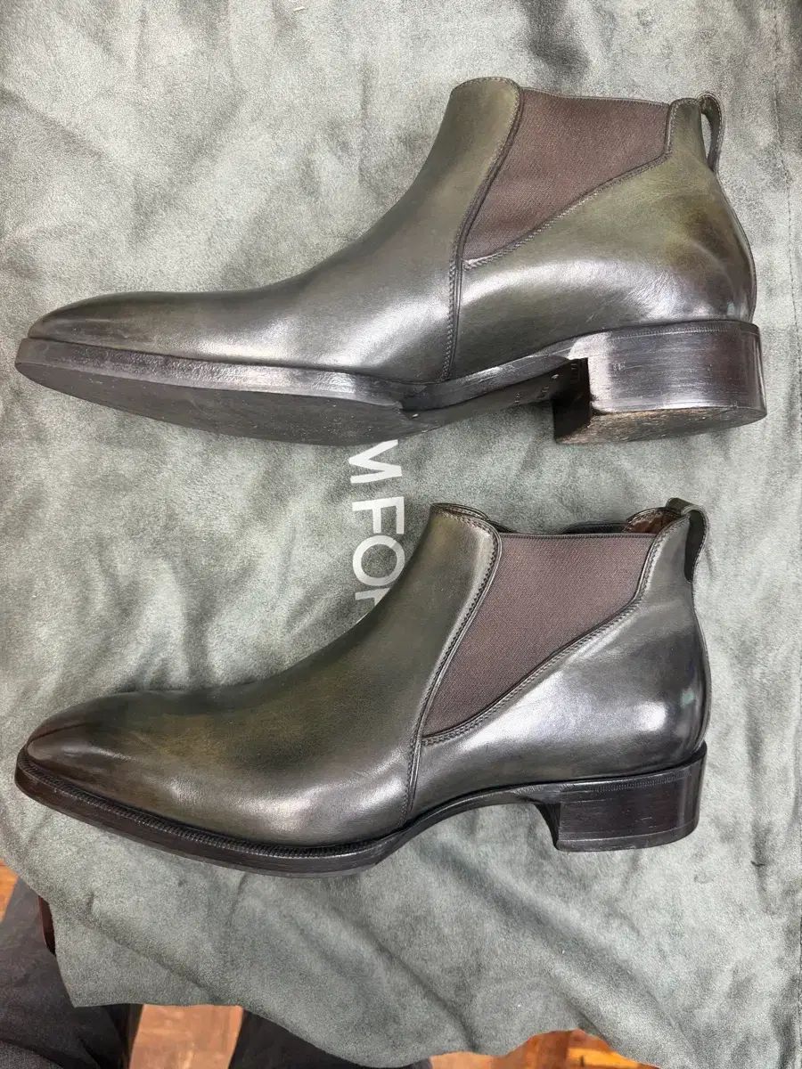 8 5 TOM FORD チェルシーブーツ ジアーニ