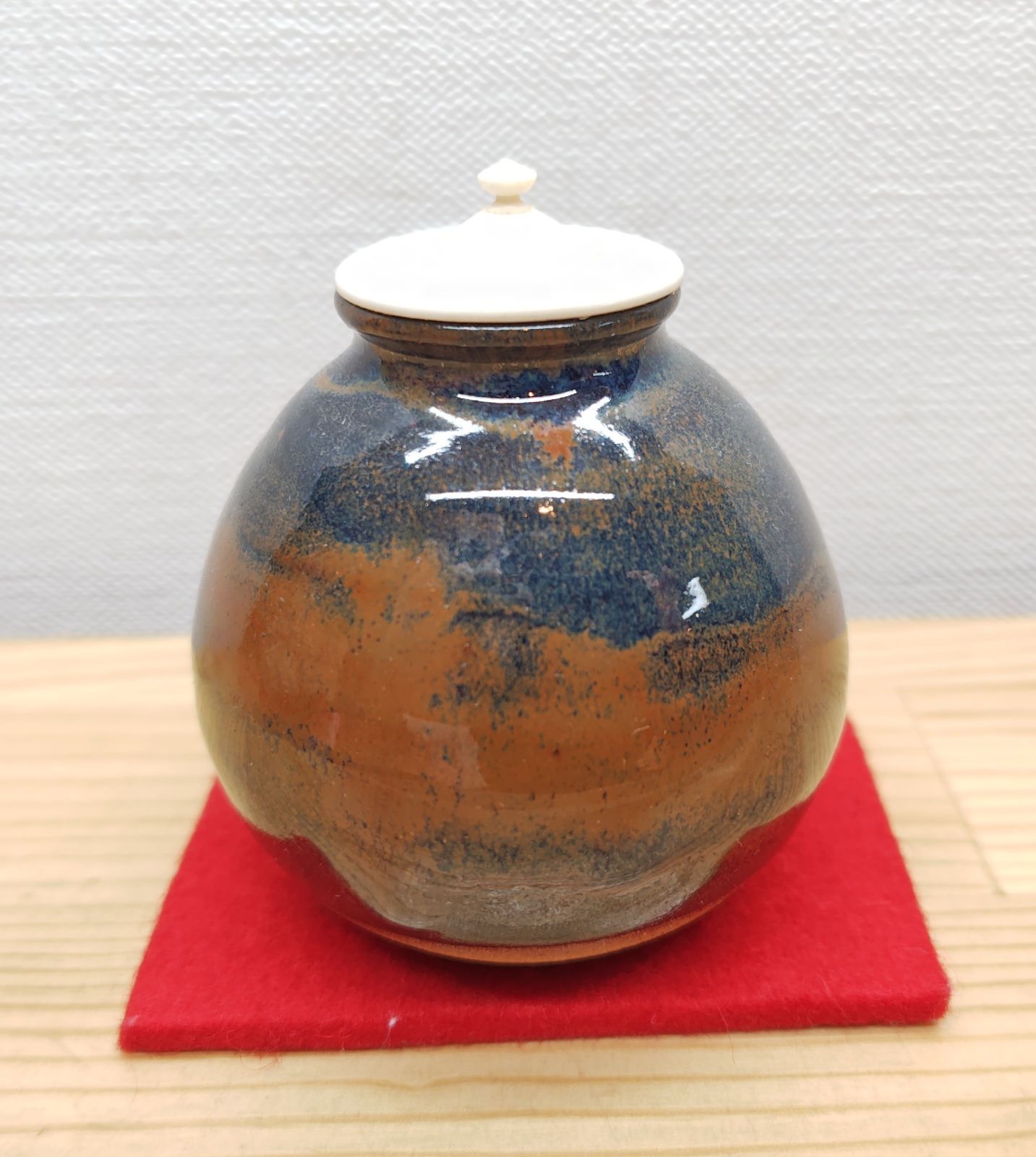 【逢絢亭・中古品】茶道具 茶入 出雲焼 唐物茶入 茄子形 伝統的な材料の蓋 仕覆付き 萬祥山瑞雲 共箱入り