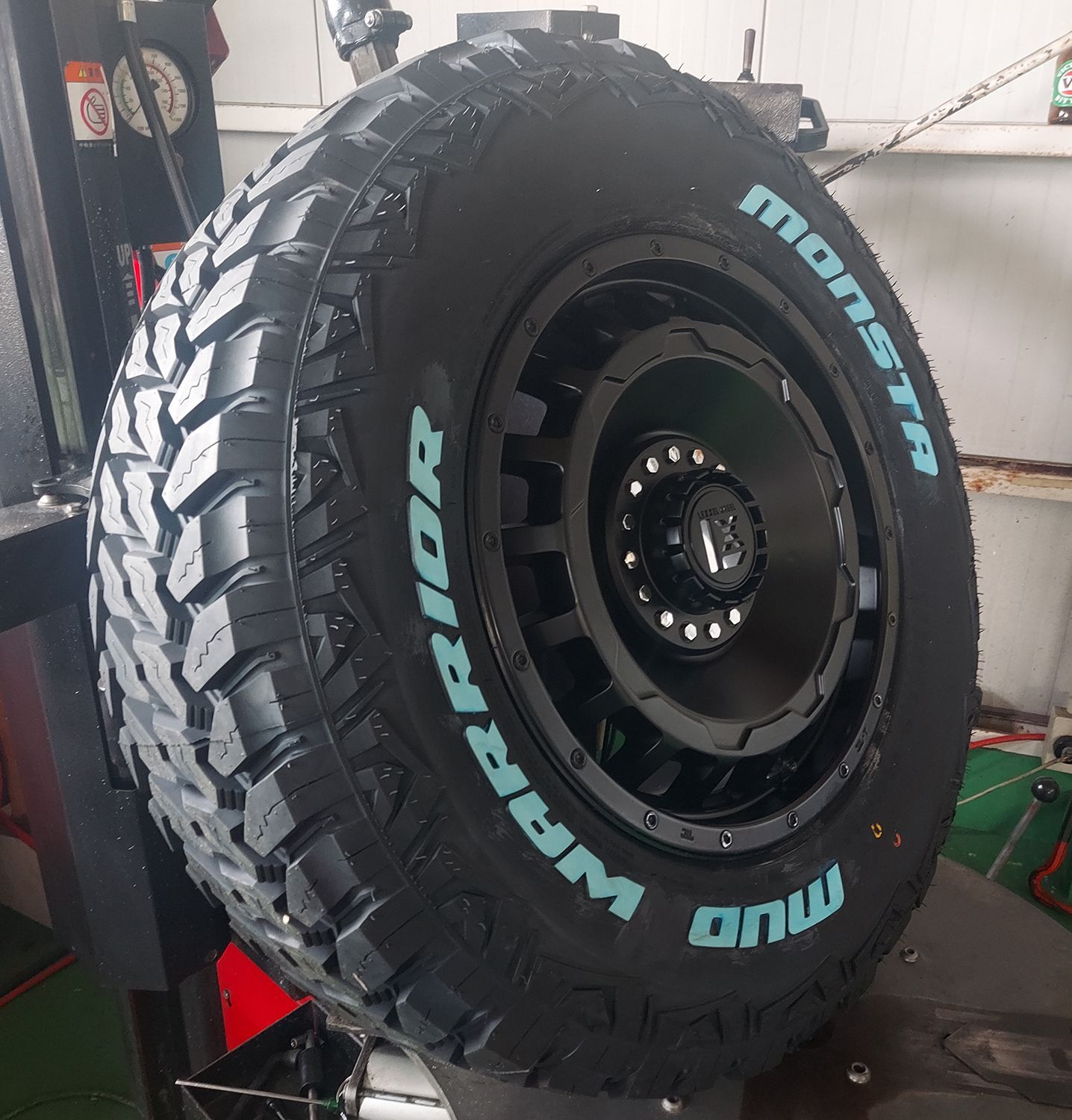 プラド,ハイラックス,サーフ,FJクルーザー,H3,パジェロ等 17インチ LEXXEL SwaGGer スワッガー MONSTA MUDWARRIOR 265/65R17 265/70R17