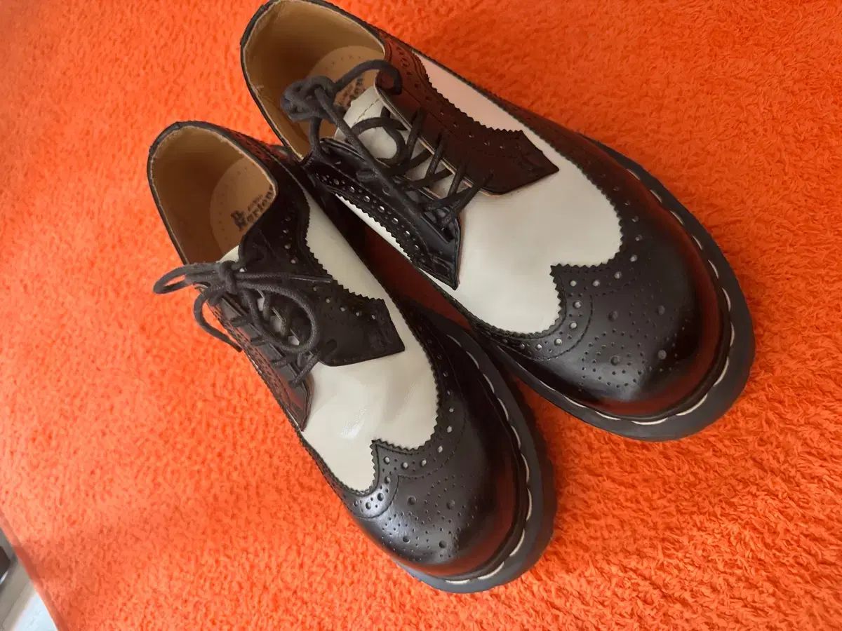 DR. MARTENS ドクターマーチン ウイングチップ シューズ ブラック 白 250