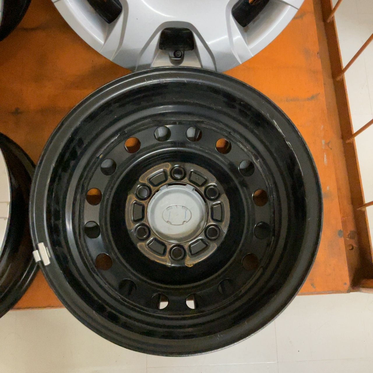 トヨタハイエース純正スチールホイール 15×6J 4本 - メルカリ