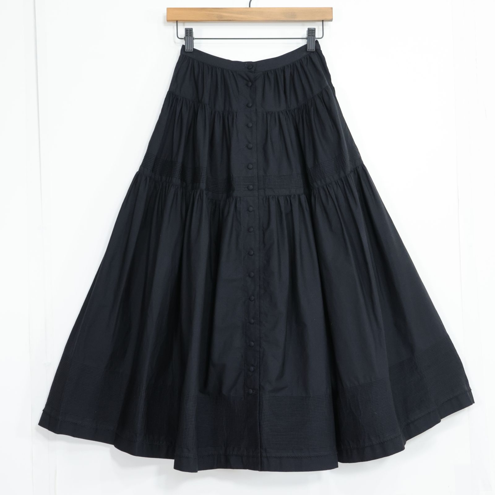 カネコイサオ★繊細なピンタックが美しい♪大人の上品さ♪前開き レイヤード ティアードスカート 黒系 z21400