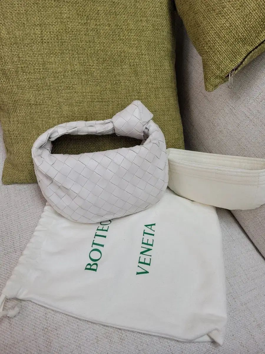 BOTTEGA VENETA ボッテガ・ヴェネタ ジョディバッグ ミニ 白 チョーク ジョディ