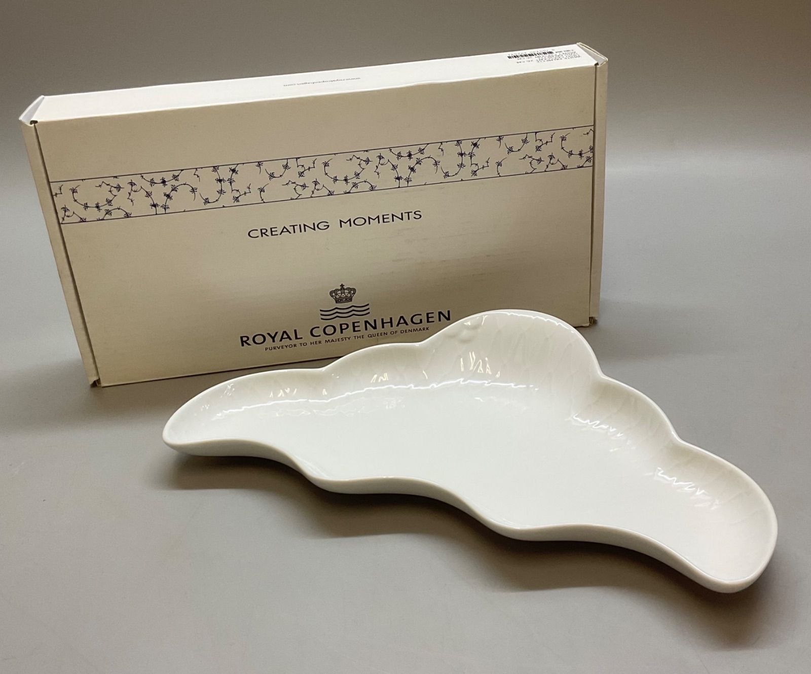 M297 ROYAL COPENHAGEN ロイヤルコペンハーゲン 354 ホワイトパルメッテ クレセント プレート 雲型皿 デンマーク 洋食器 食器 26cm