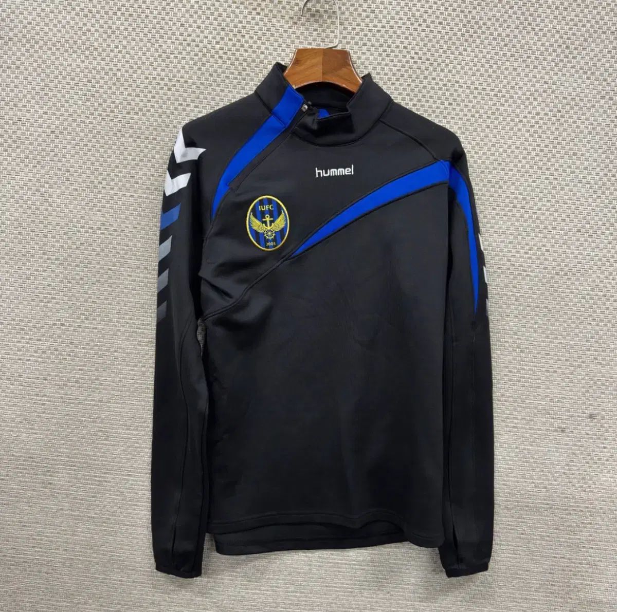 インジョンユナイテッドFC サッカー部 選手用支給用 ヒュンメル トレーニングウェア 斜めボーダー ジップアップ ジャージ 長袖Tシャツ