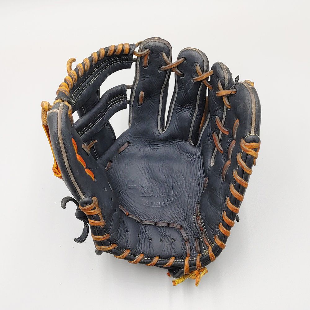 クリーニング済み 】 ミツワタイガー 軟式グローブ / 内野手用 型付け
