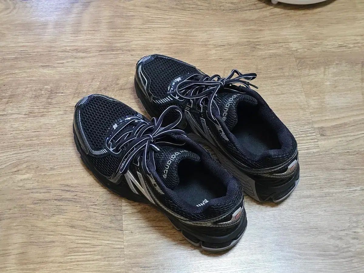 ニューバランス ML860 V2 ブラック グレー 285 出品