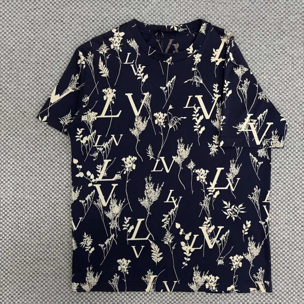 LOUIS VUITTON Tシャツ ルイヴィトン 半袖 シンプル - Louis ルイ