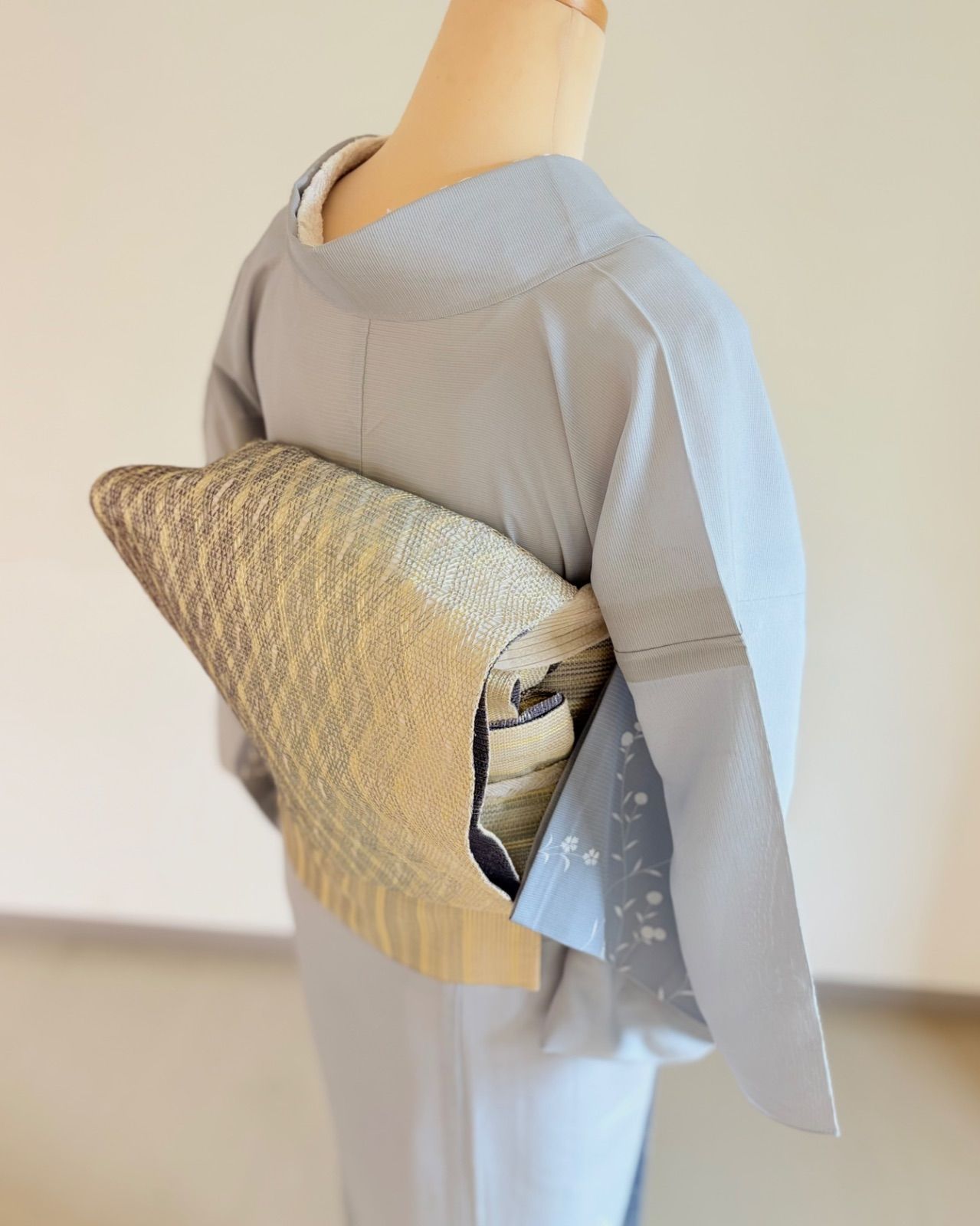正絹 絽 付け下げ 美品】夏着物 白鼠色 ぼかし 秋草文様 刺繍 茶席
