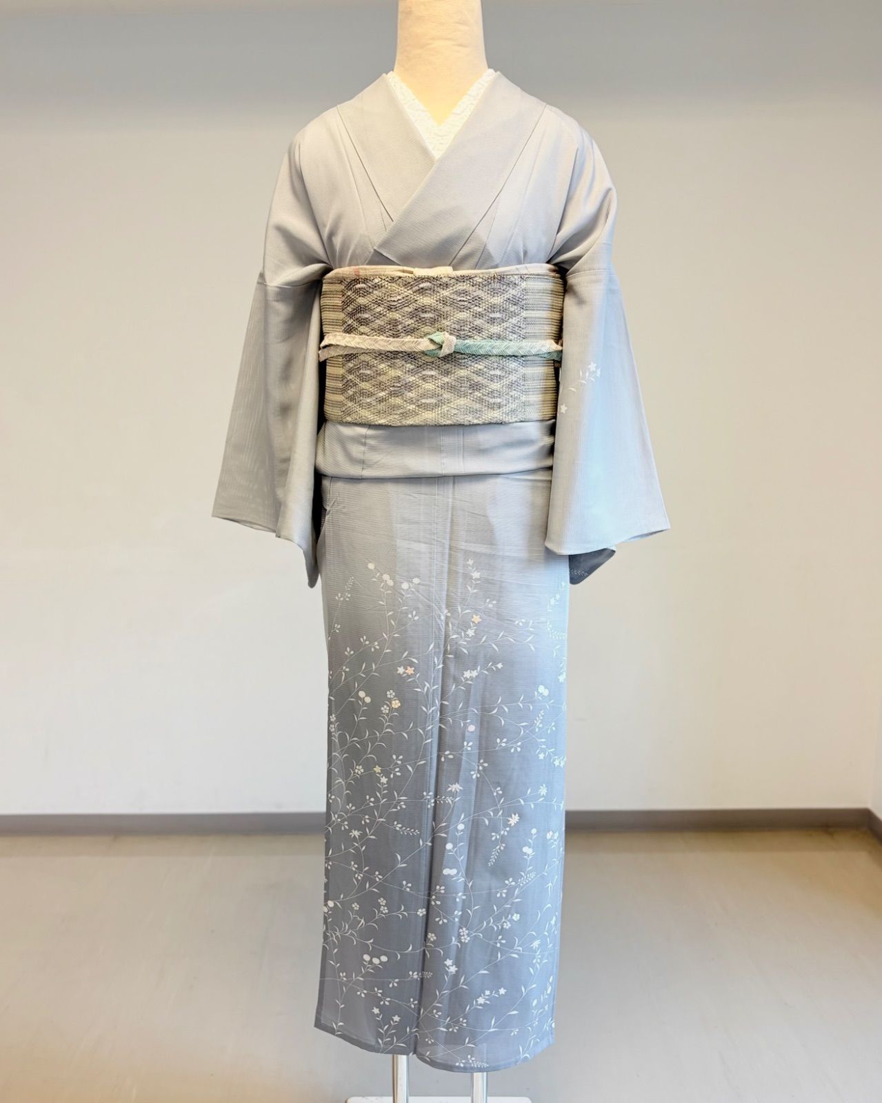 正絹 絽 付け下げ 美品】夏着物 白鼠色 ぼかし 秋草文様 刺繍 茶席