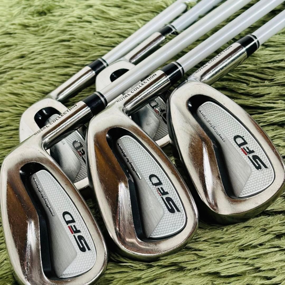【中古】ロイヤルコレクション SFD アイアン5本セット メンズゴルフ 初心者 大人気 Royal Collection ATTAS i55 アッタス カーボンシャフト 男性 右利き flex R