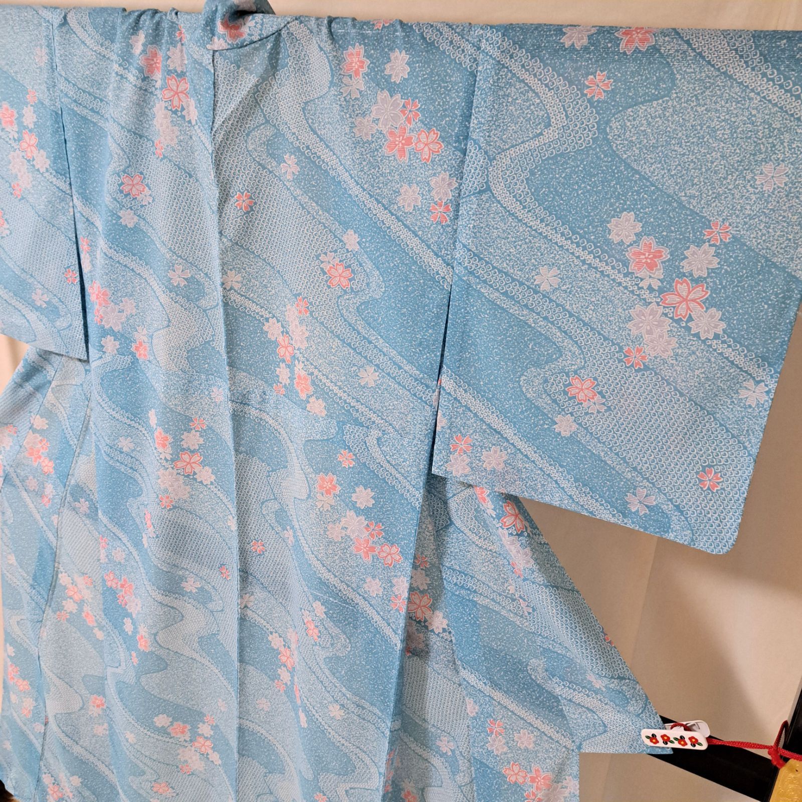 △604mk13△洗える夏の着物！小紋 絽 桜 くすんだ水色 夏着物△未使用品 洗える夏着物・小紋・絽】LLサイズ相当身幅 水色 光琳波 桜 化繊 れ