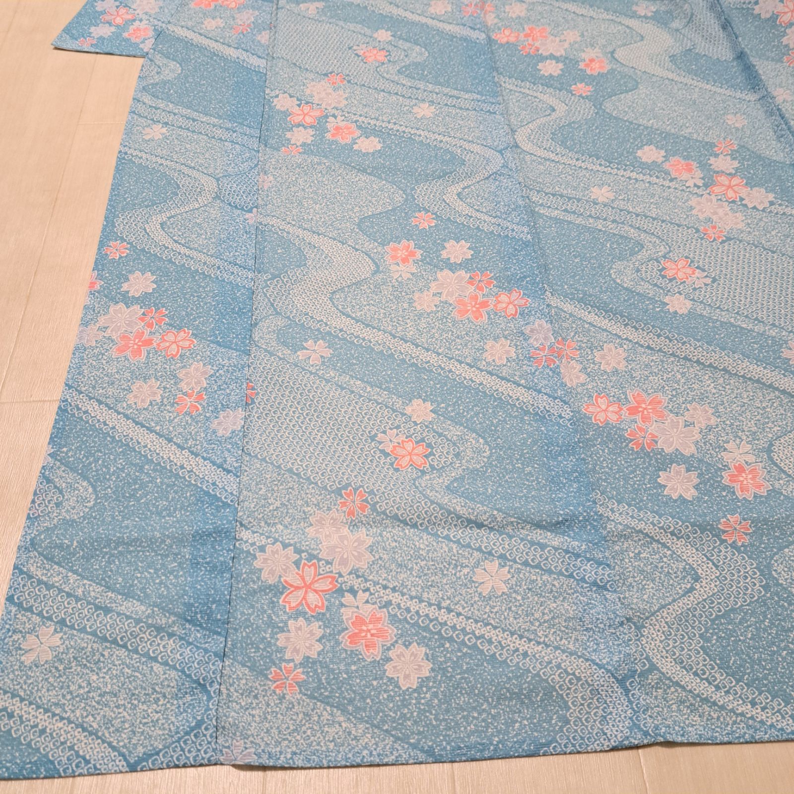 洗える夏着物・小紋・絽】LLサイズ相当身幅 水色 光琳波 桜 化繊 れ