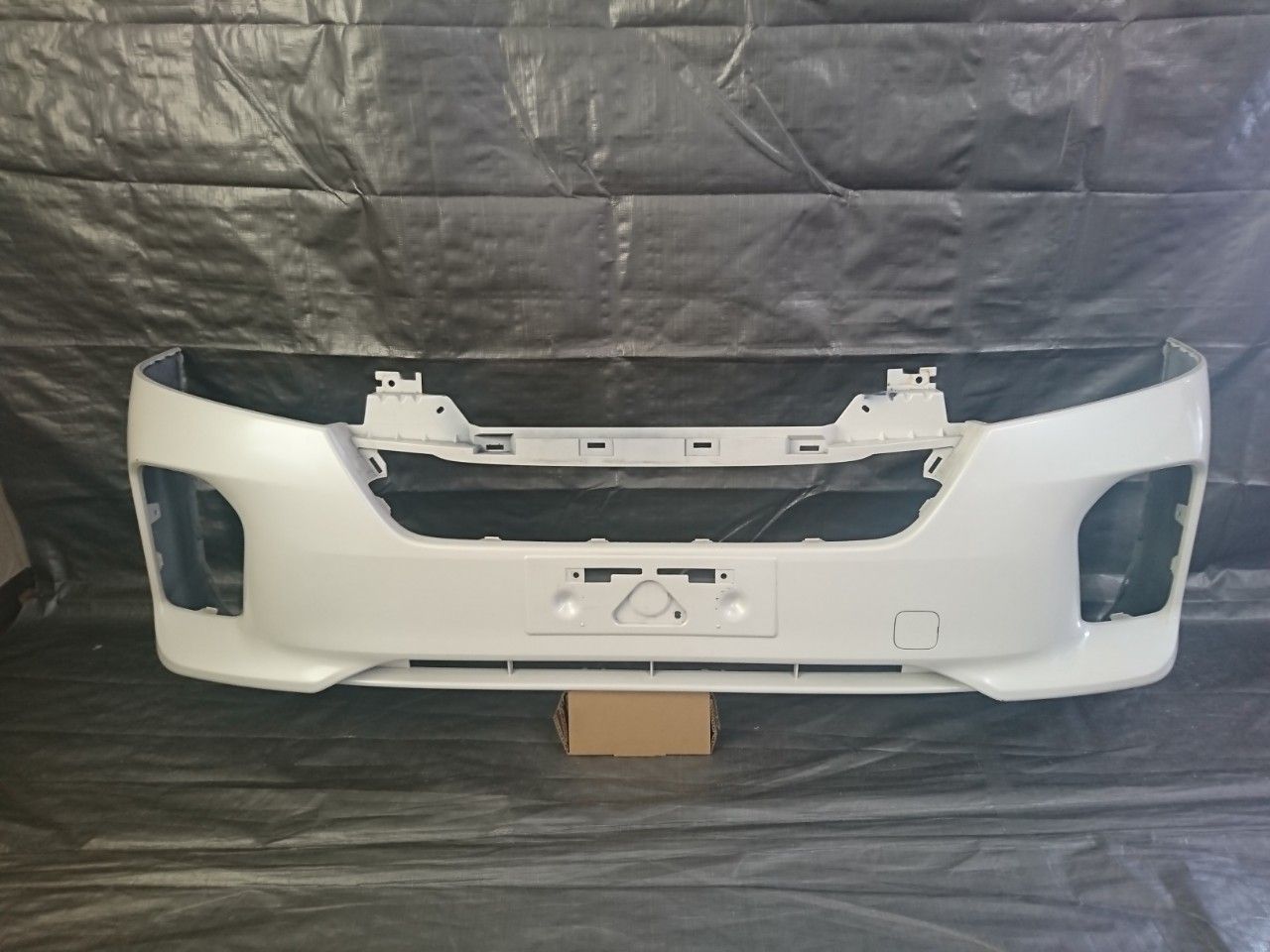 KS2E26 NV350キャラバン フロントバンパー パール (216479)