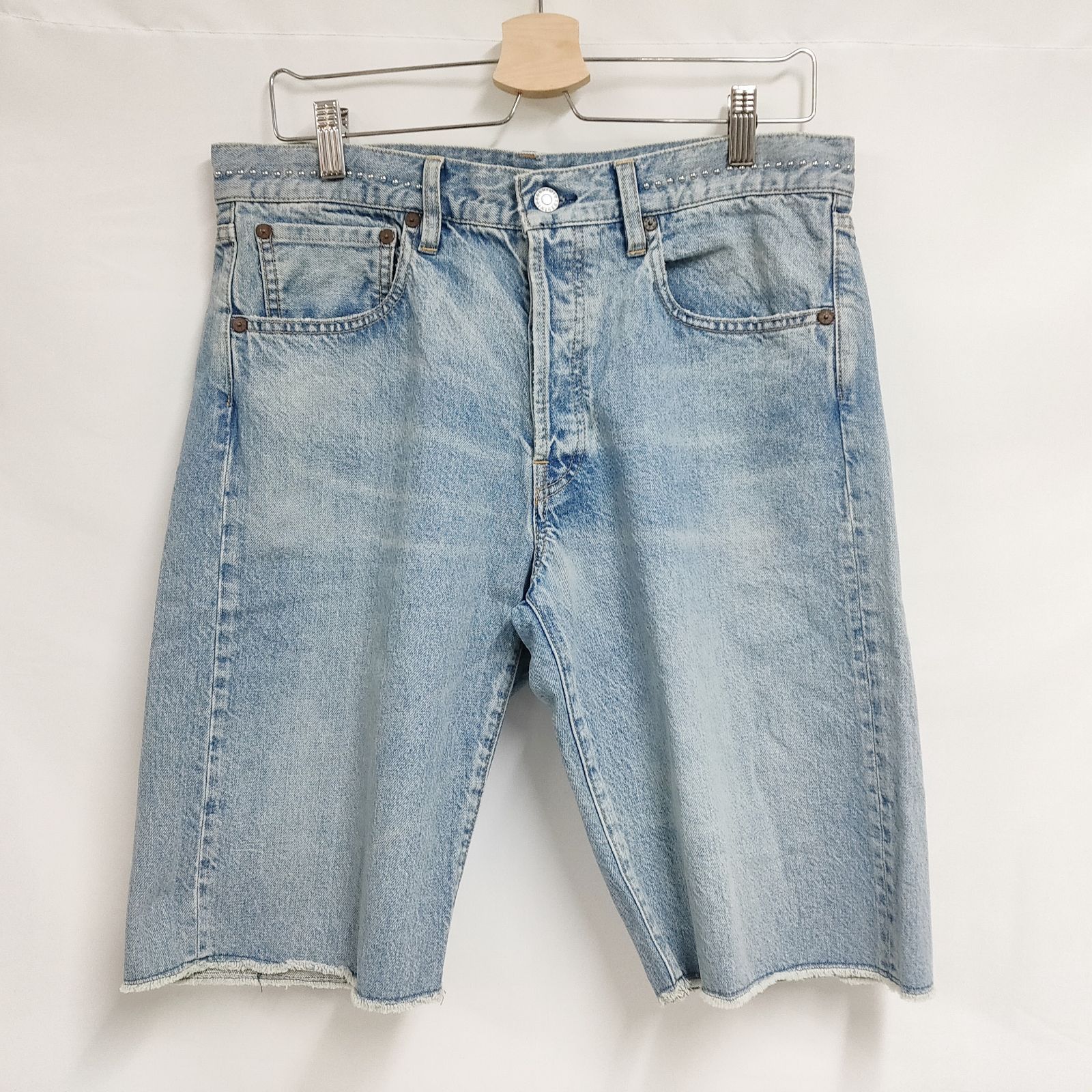 新品 未使用 マインデニム デニムショートパンツ スタッズ装飾 ライトブルー L 新品 未使用 マインデニム デニムショートパンツ スタッズ装飾 ライト