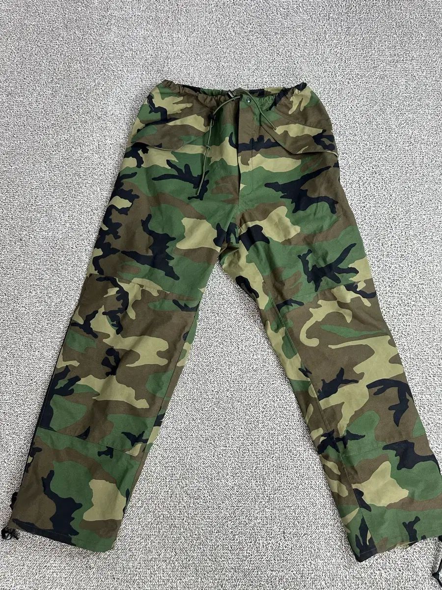 ミリタリー GORE-TEX(ゴアテックス) ズボン m-L ほぼ新品