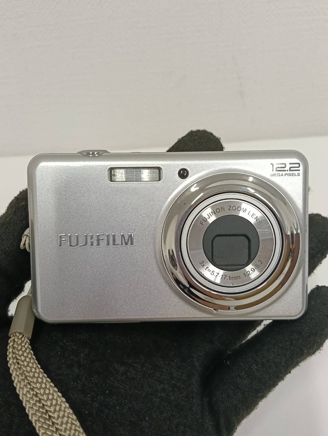 【中古品】 FUJIFILM富士フイルム FinePix J30 デジタルカメラ シルバー デジカメ カメラ ケース付き 現状品