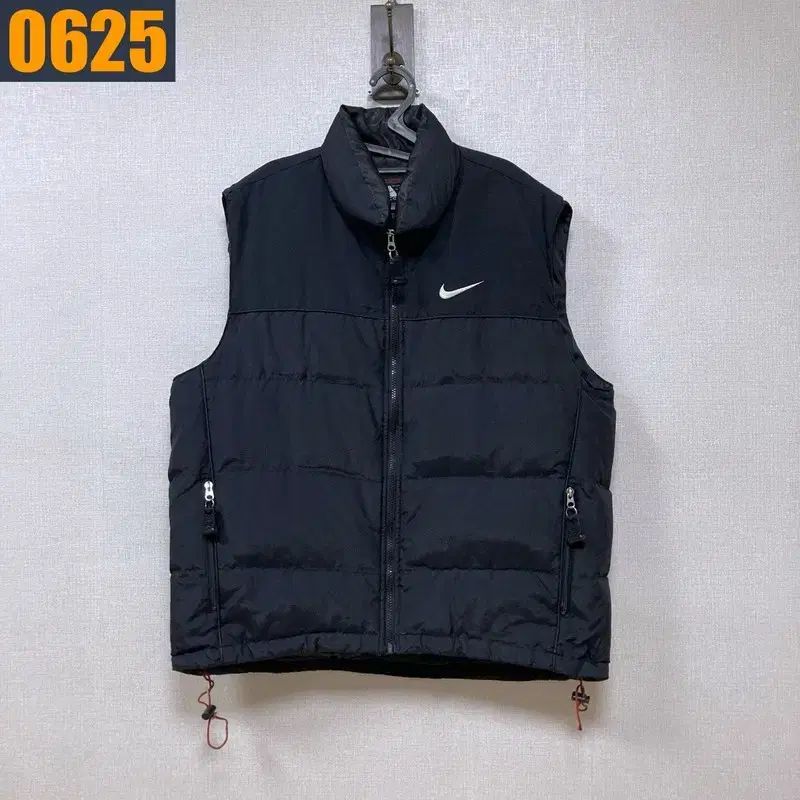 105 NIKE ACG ナイキ ダウン ベスト