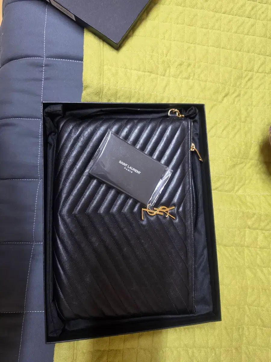 YVES SAINT LAURENT イヴ・サンローラン クラッチバッグ ゴールド 状態良し