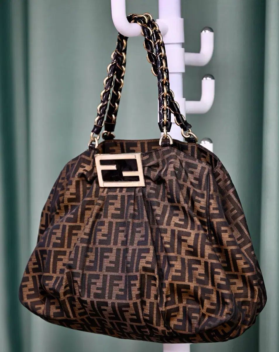 FENDI フェンディ ズッカ柄 ショルダーバッグ ブラウン