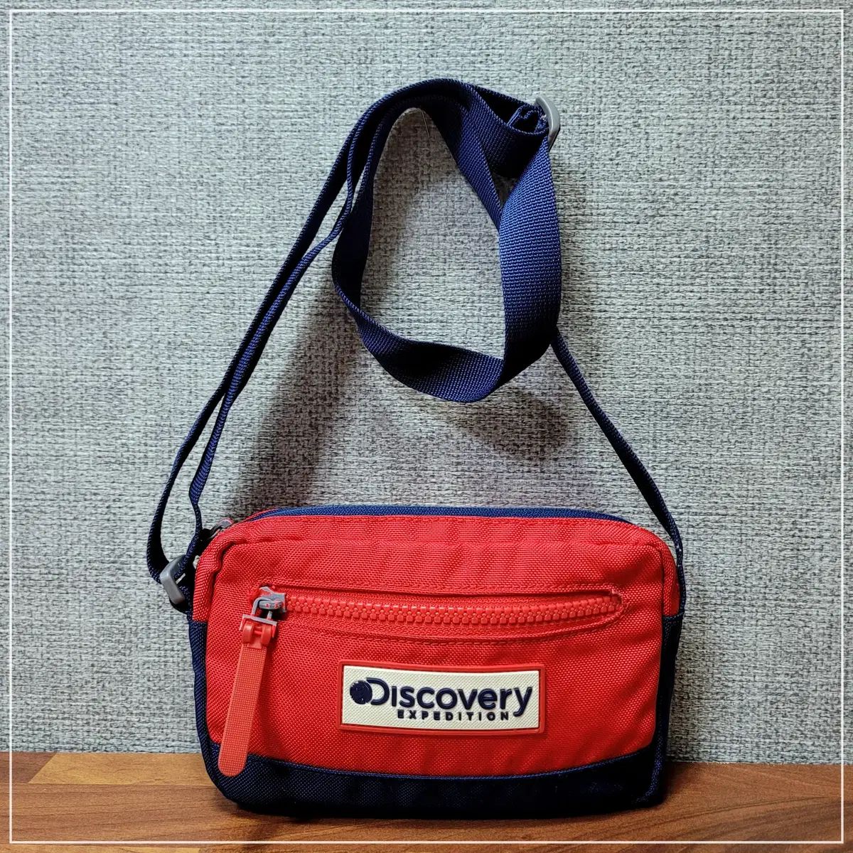 186 DISCOVERY レッドブルー クロスバック - メルカリ
