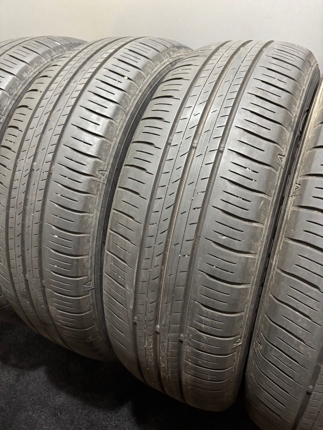 ★195/65R15 DUNLOP/ENASAVE EC300+ 21年製 夏タイヤ サマータイヤ 4本 ダンロップ ノア ヴォクシー プリウス (2-M626)