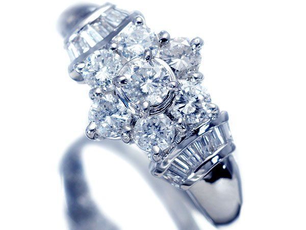 【ジュエリー極】フラワー美しい輝き！ラウンド＆バケット２カット良質天然ダイヤモンド1.00ct 高級Pt900リング h8663ug【送料無料】