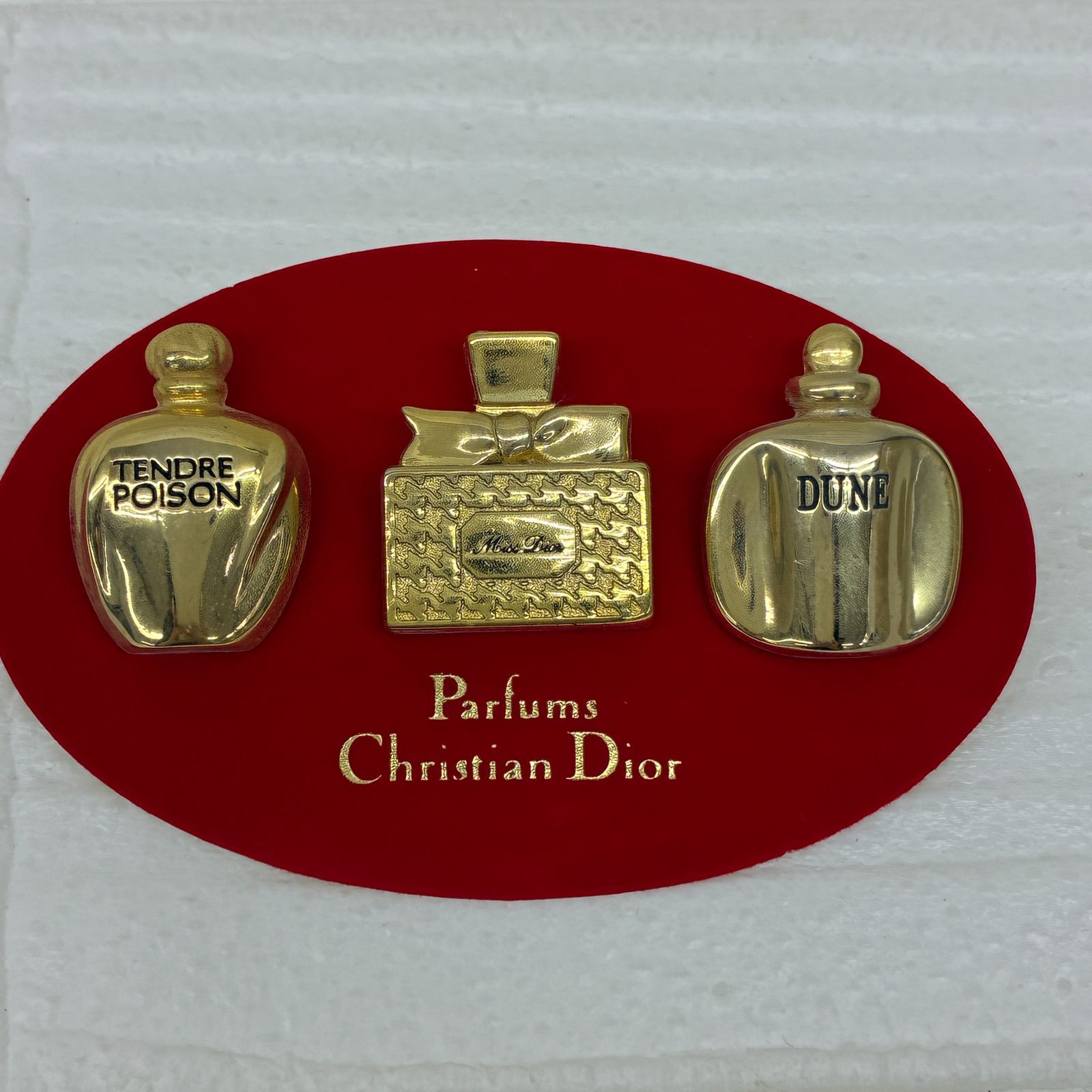 【正規品】クリスチャン・ディオール　香水瓶　ピンバッジ3個セット S1145 Christian Dior ディオール 香水ボトル型 ピンバッチ 3個セット