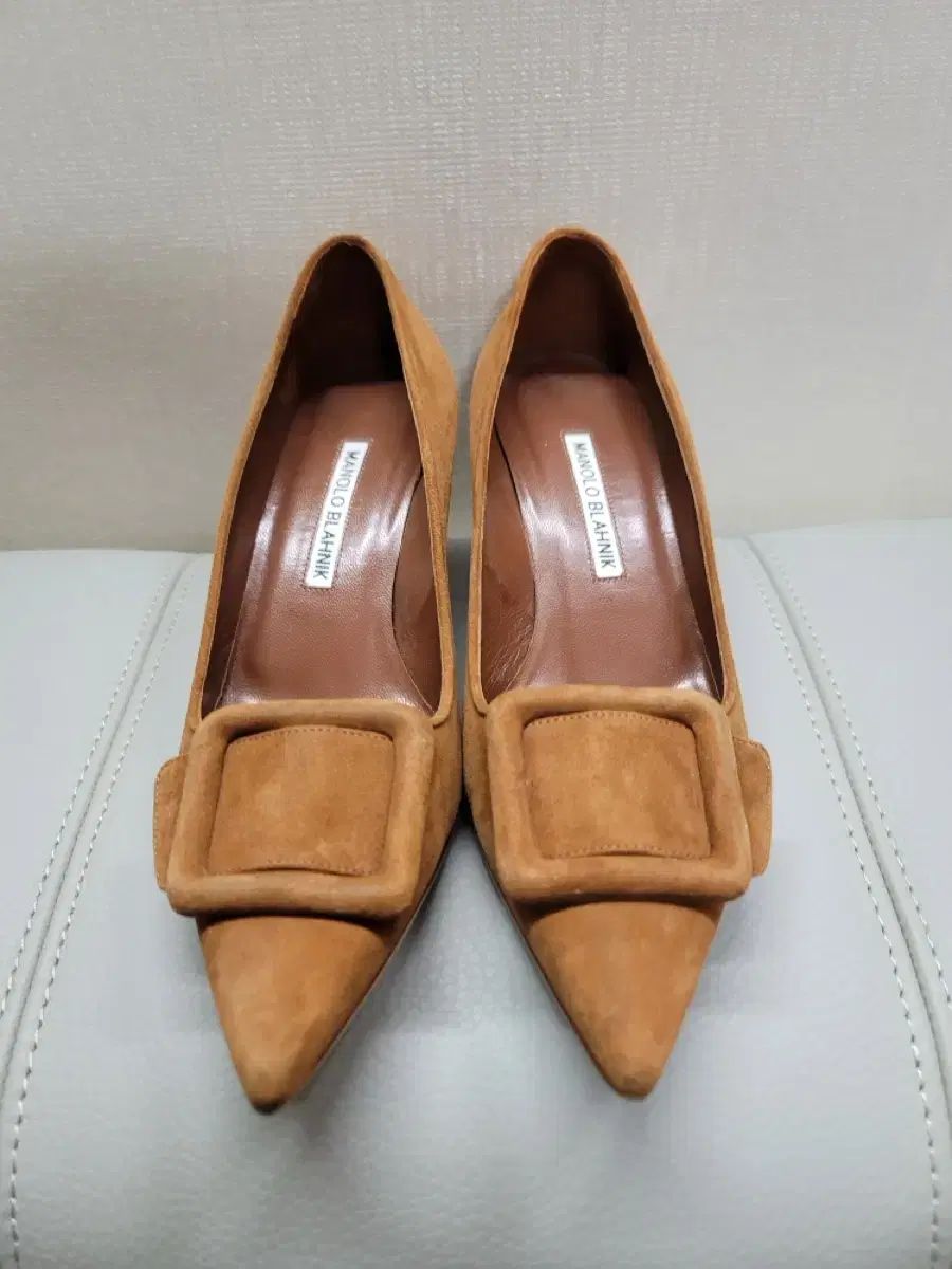 マノロブラニク スウェード パンプス 36